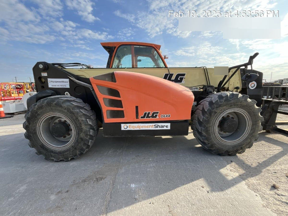 2022 JLG 1732