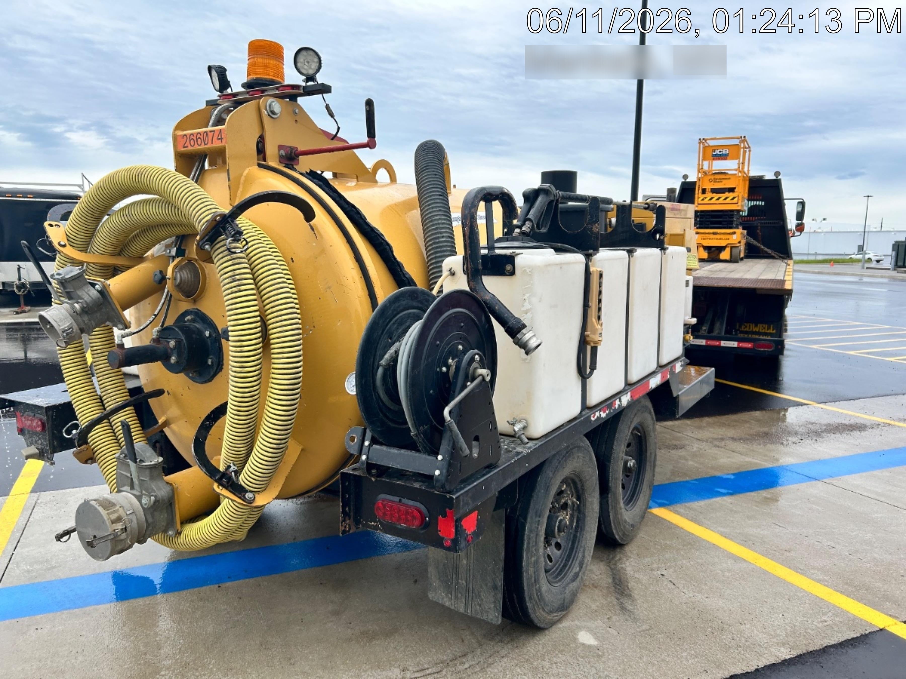 2022 Vac-Tron LP573XDT T4 Koehler Diesel Engine, 500 Gallon Debris Tank, x2 100 Gallon Water Tanks