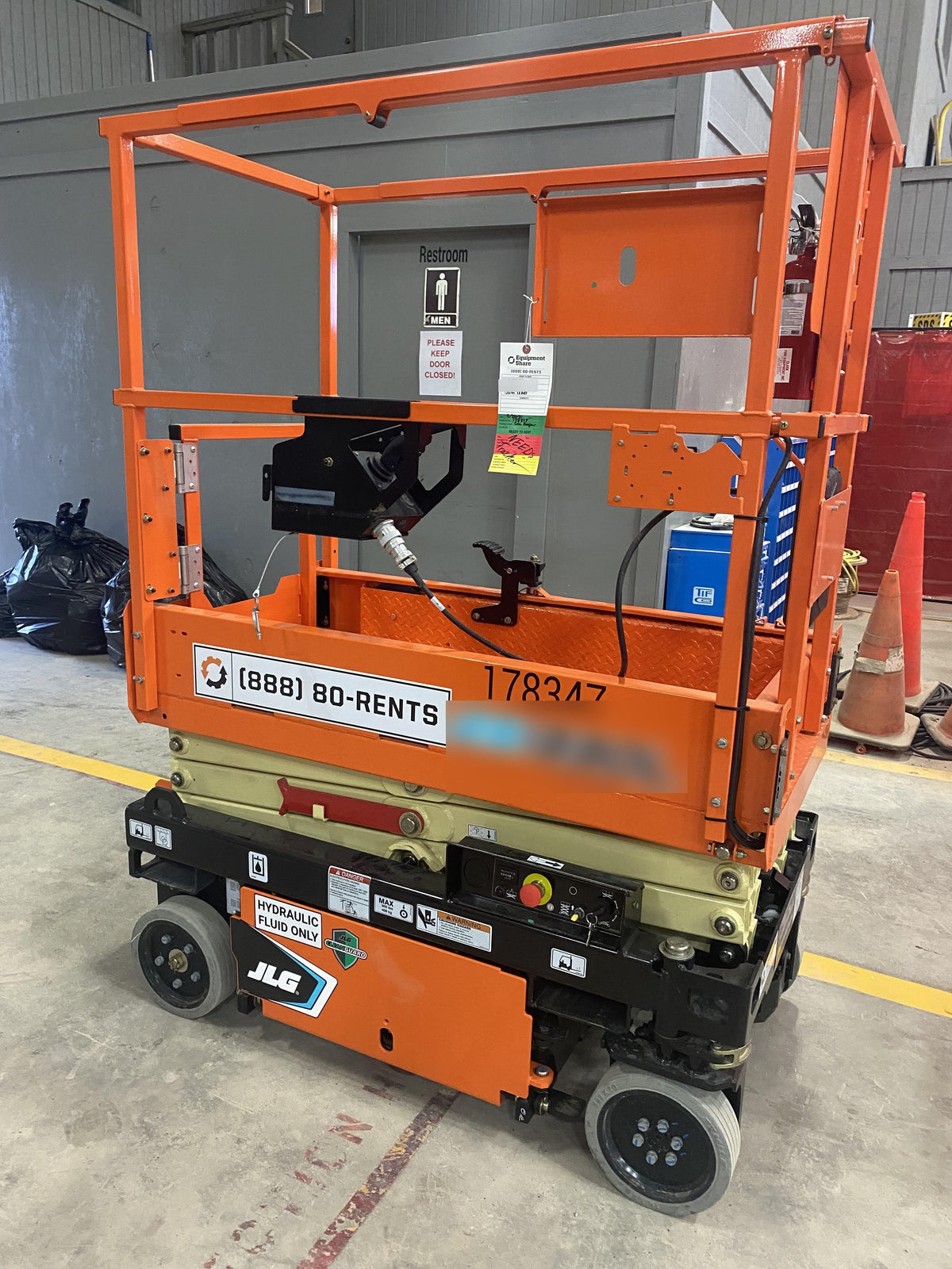 2021 JLG ES1330L