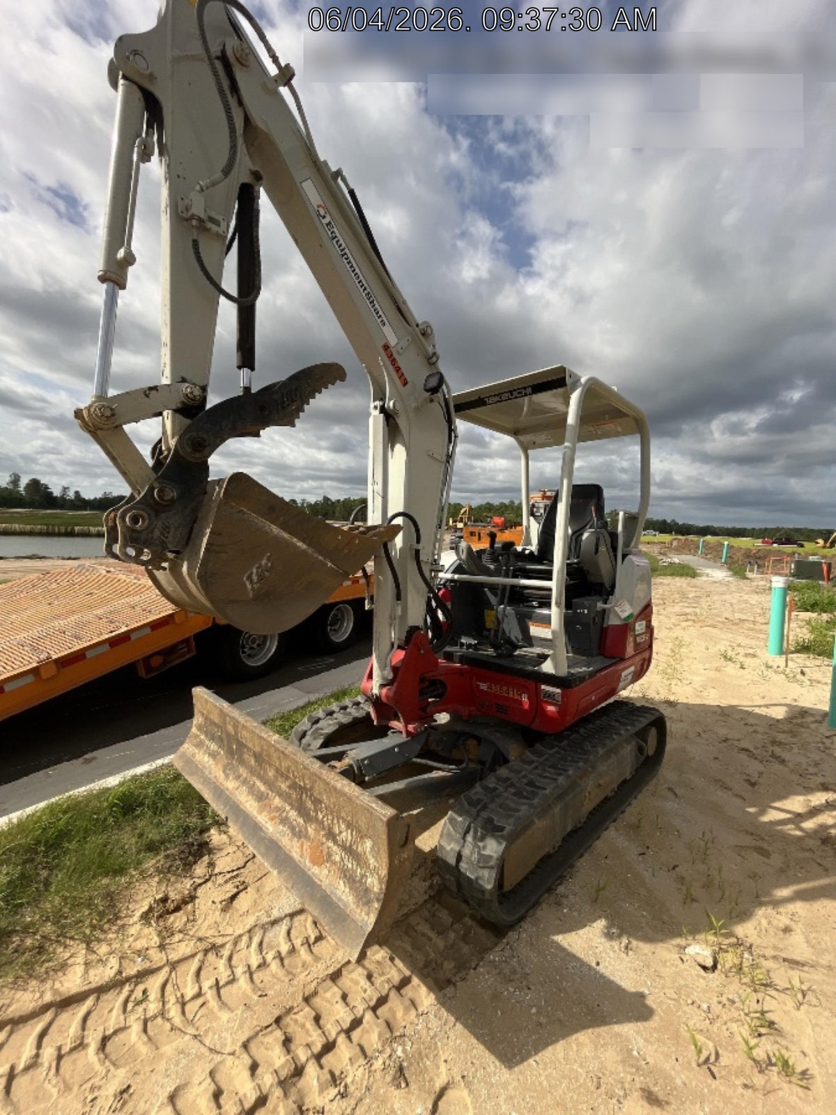 2024 TAKEUCHI TB235-2R