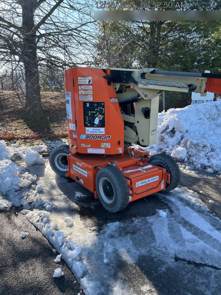 2022 JLG E300AJP