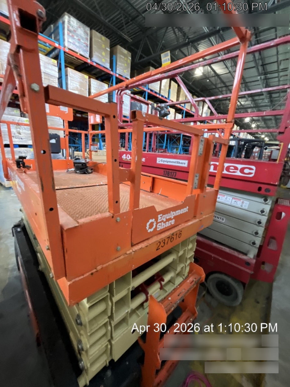 2022 JLG ES3246