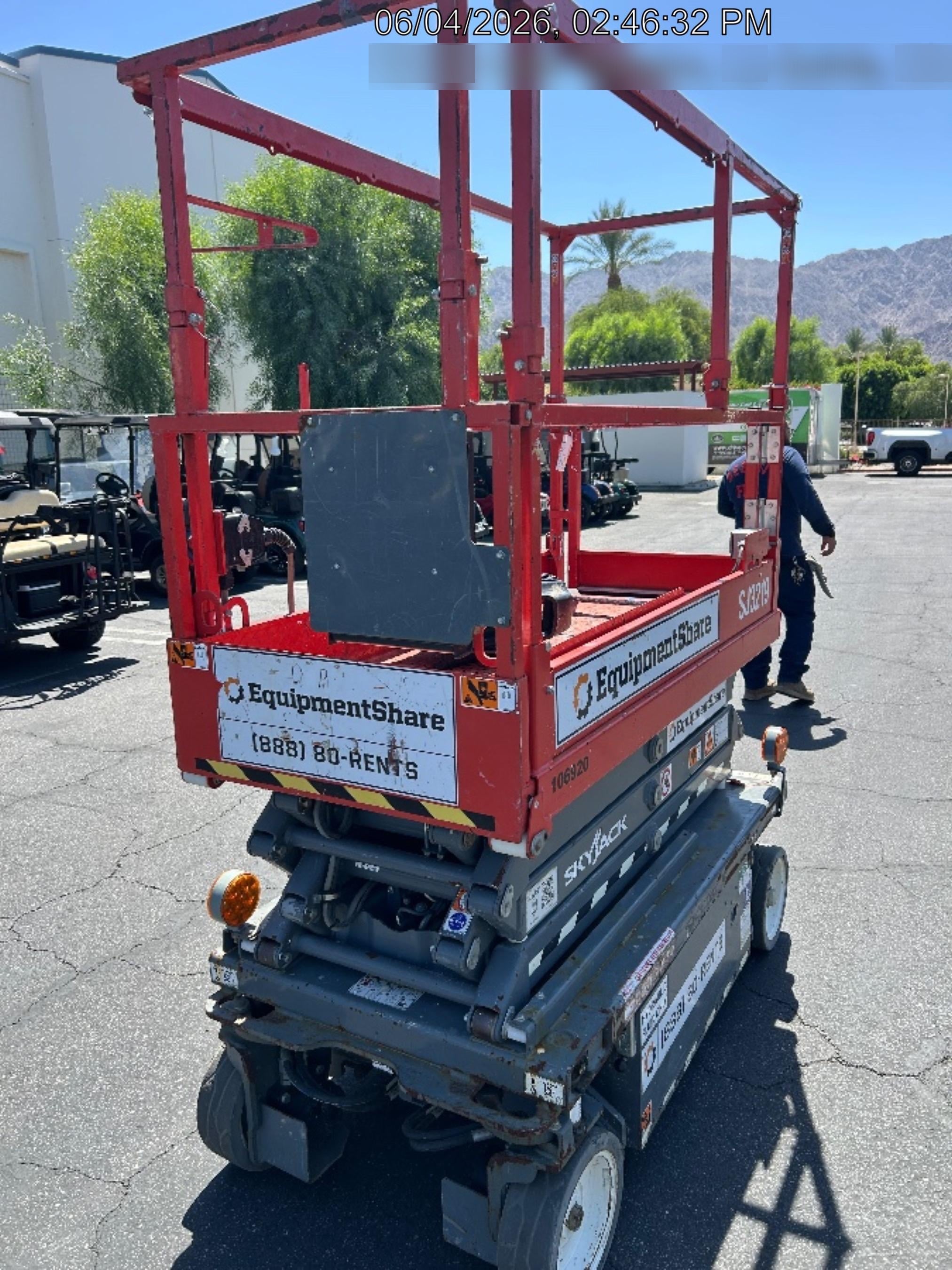 2020 Skyjack SJIII-3219 Solid NM Tires, Half height spring hinged entry gate, Dual Beacons, 800W Inverter