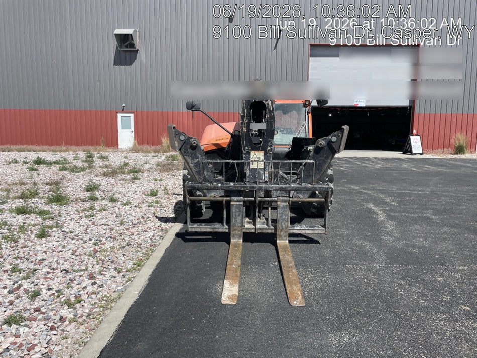 2019 JLG 1255 JLG 1255 T4F w/Full Cab, HVAC, Solid Tires, Work Lights/Beacon, 60" Carriage/Forks