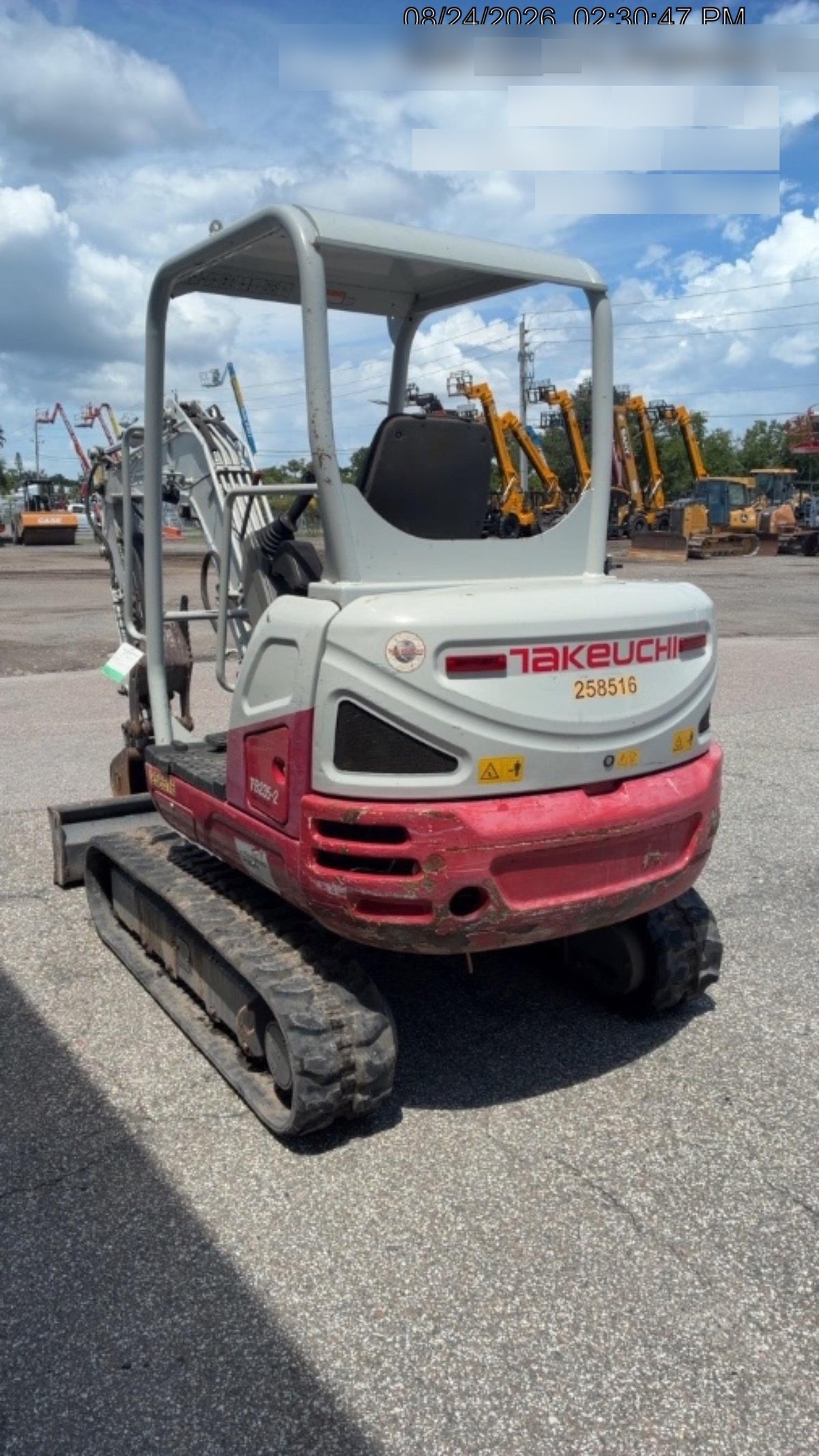 2022 TAKEUCHI TB235-2R