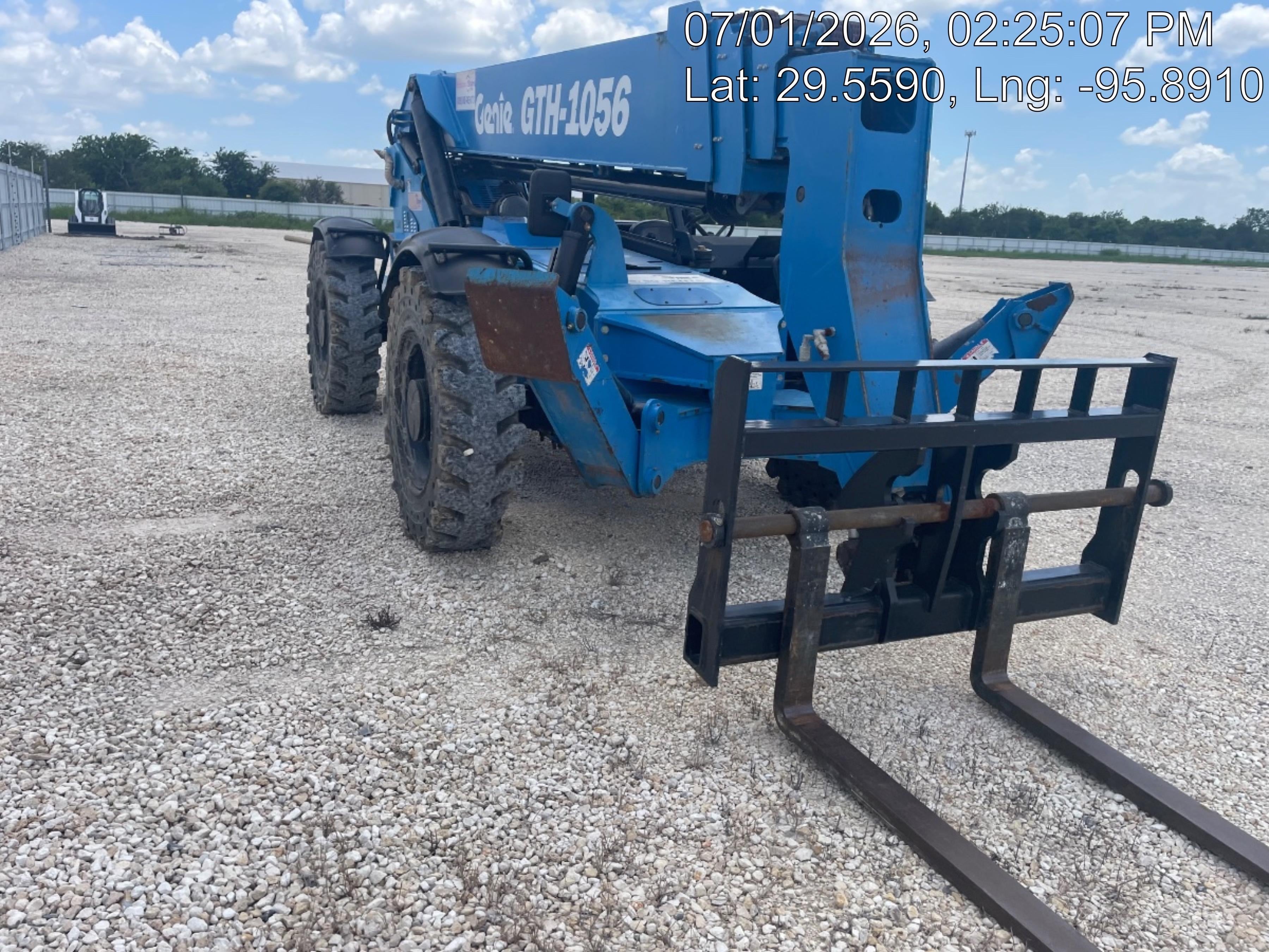 2017 GENIE GTH-1056