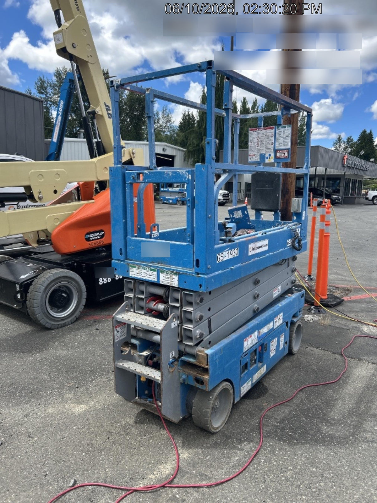 2020 Genie GS-1930 Solid Non Marking Tires, Beacon, Folding rails with half height swing gate, 800W Inverter