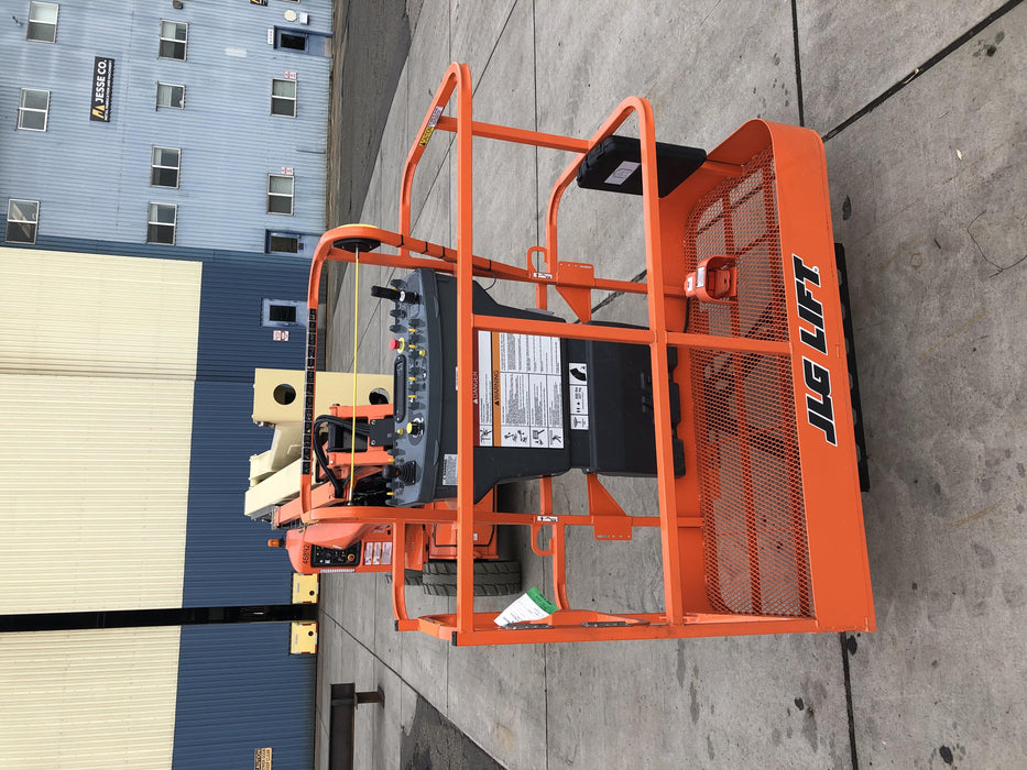 2019 JLG E450AJ