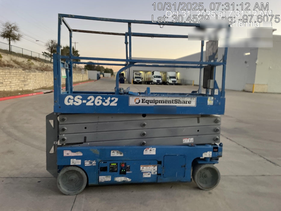 2019 Genie GS-2632 Folding rails with half height swing gate