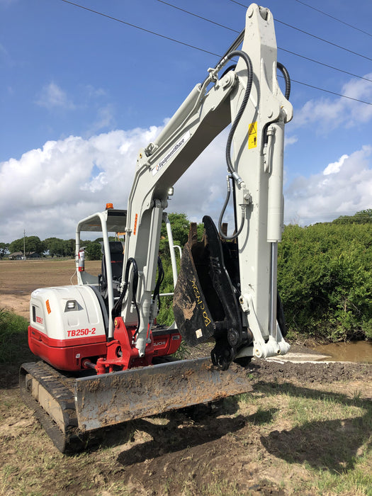 2021 TAKEUCHI TB250-2