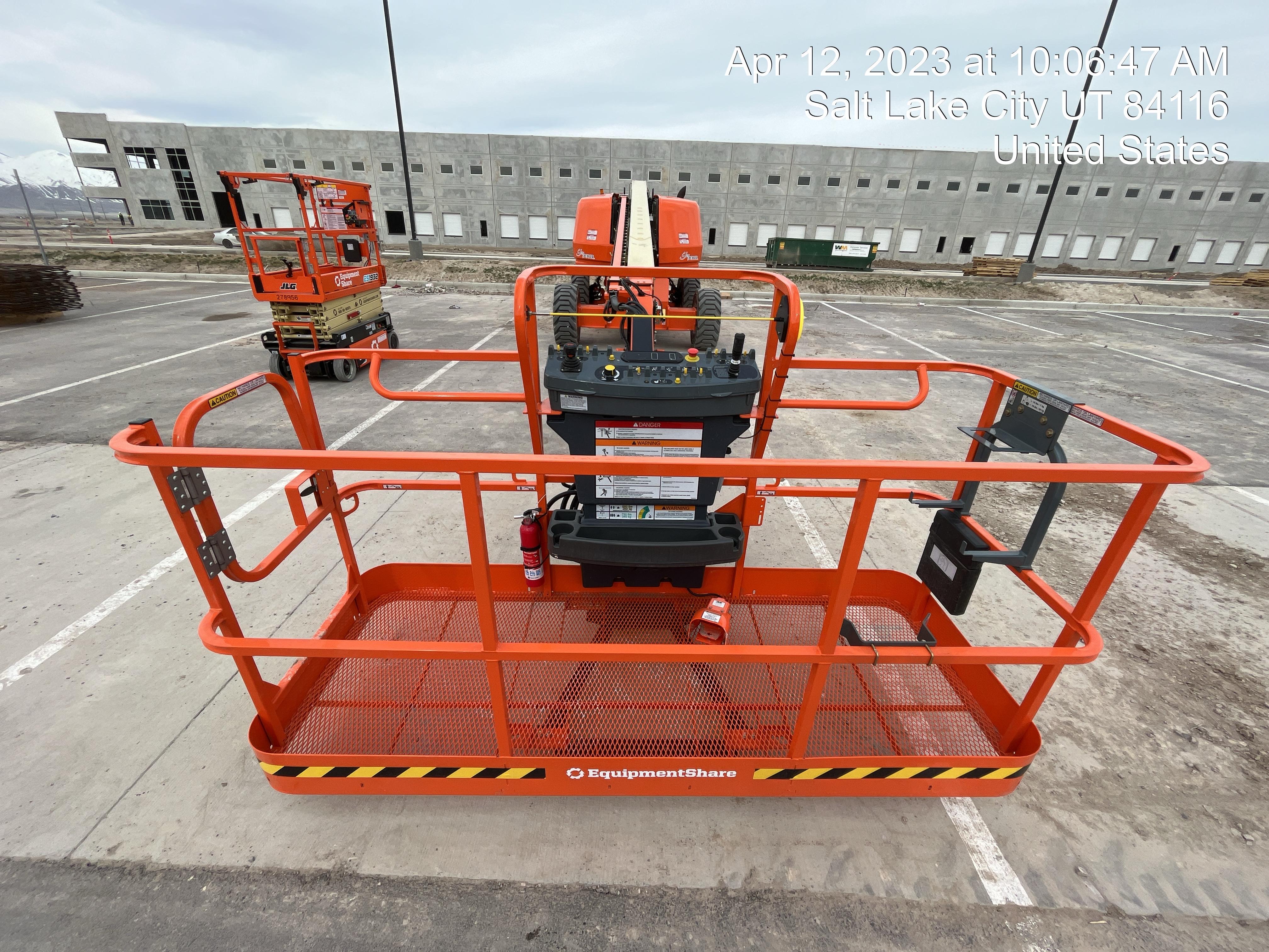 2023 JLG 660SJ