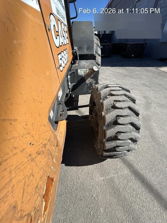 2023 CASE 588H