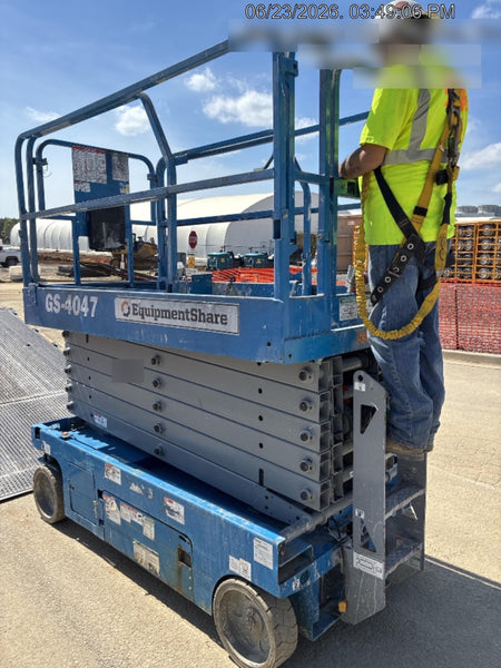 2019 Genie GS-4047 Folding rails with half height swing gate