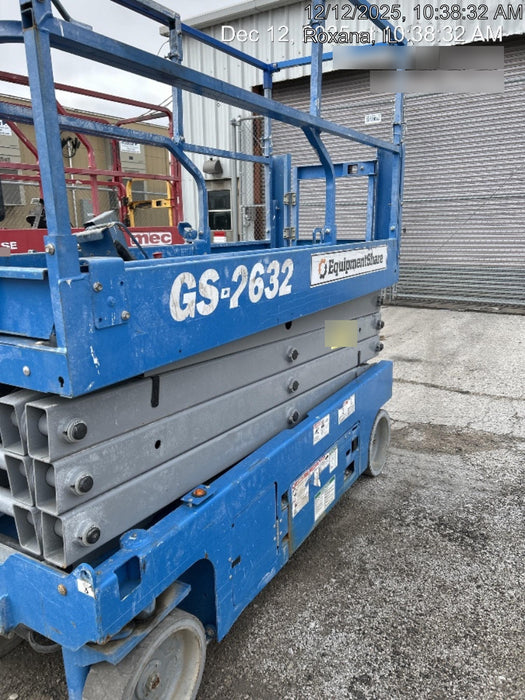 2019 Genie GS-2632 Folding rails with half height swing gate