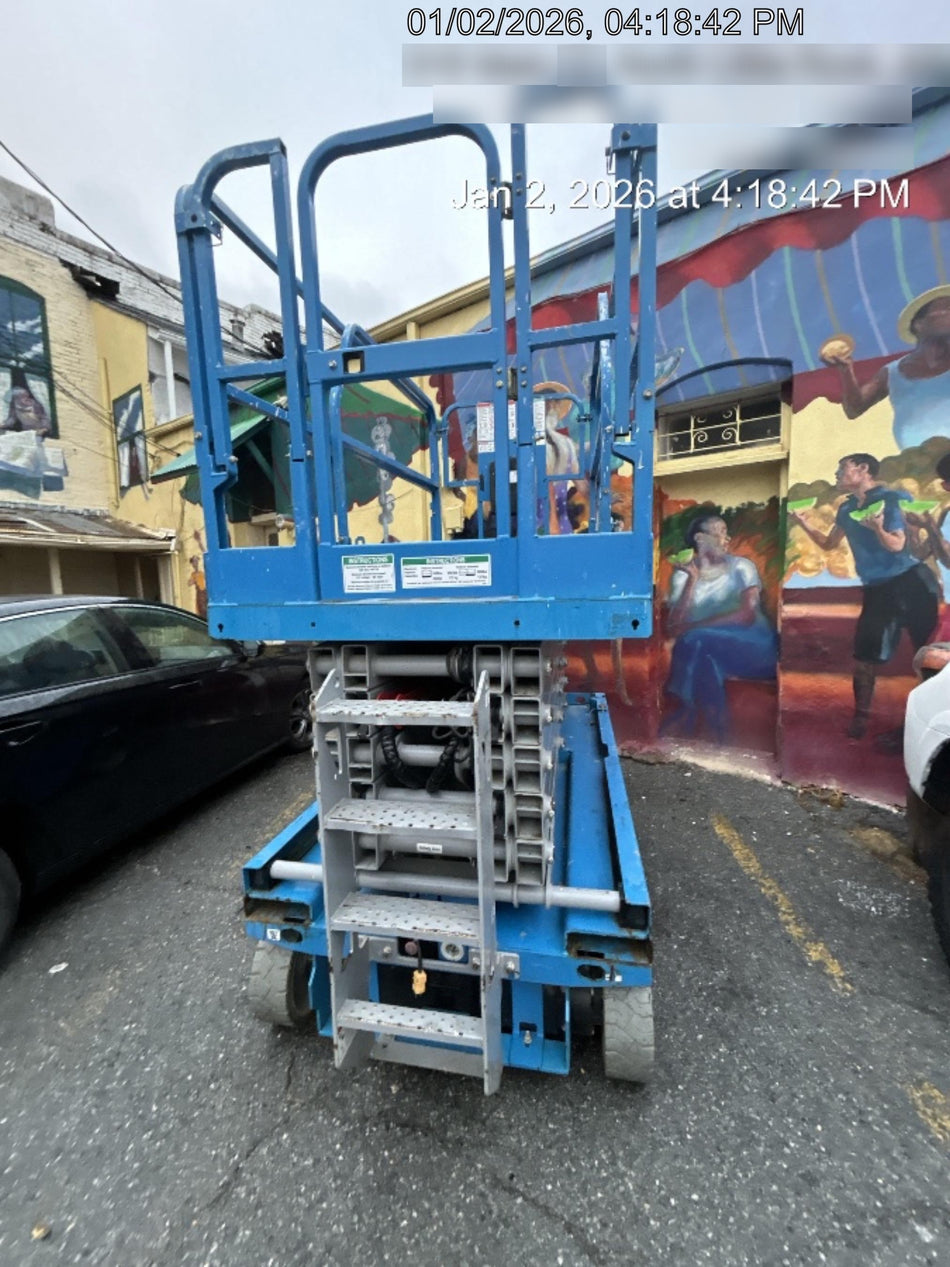 2019 Genie GS-4047 Folding rails with half height swing gate