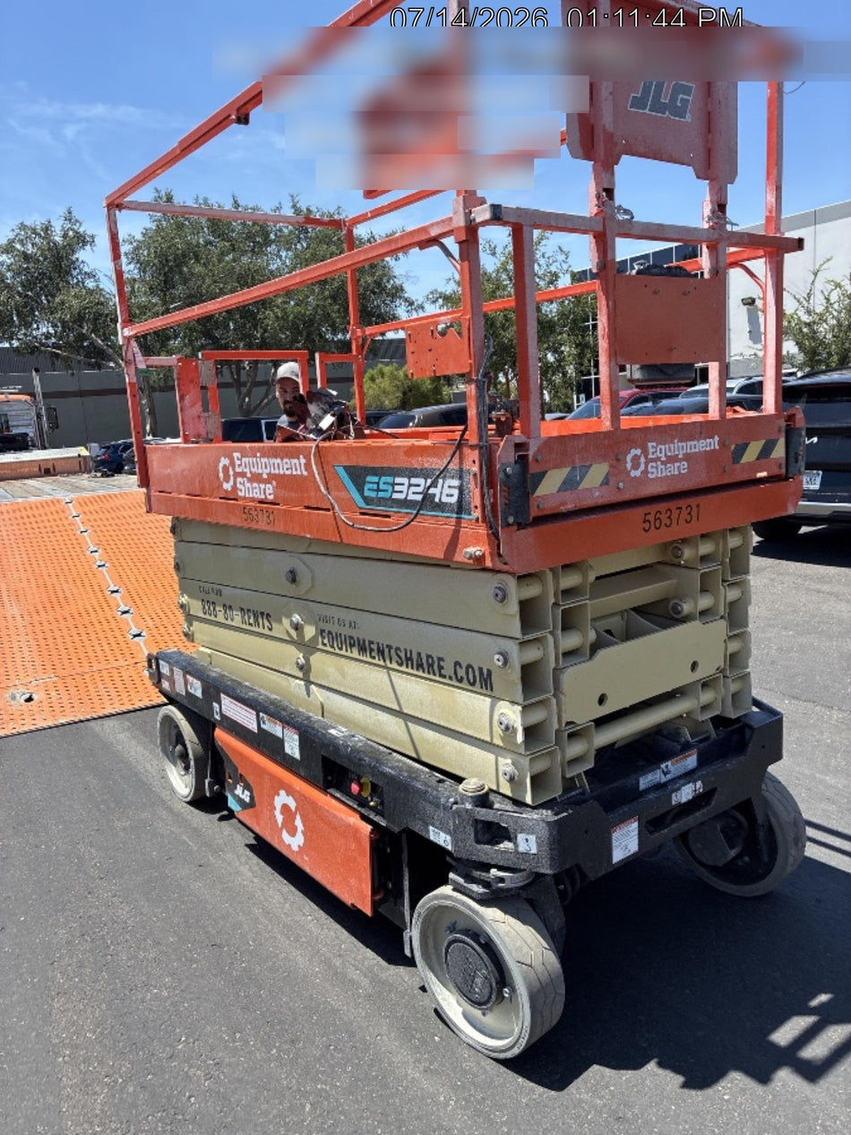 2025 JLG ES3246