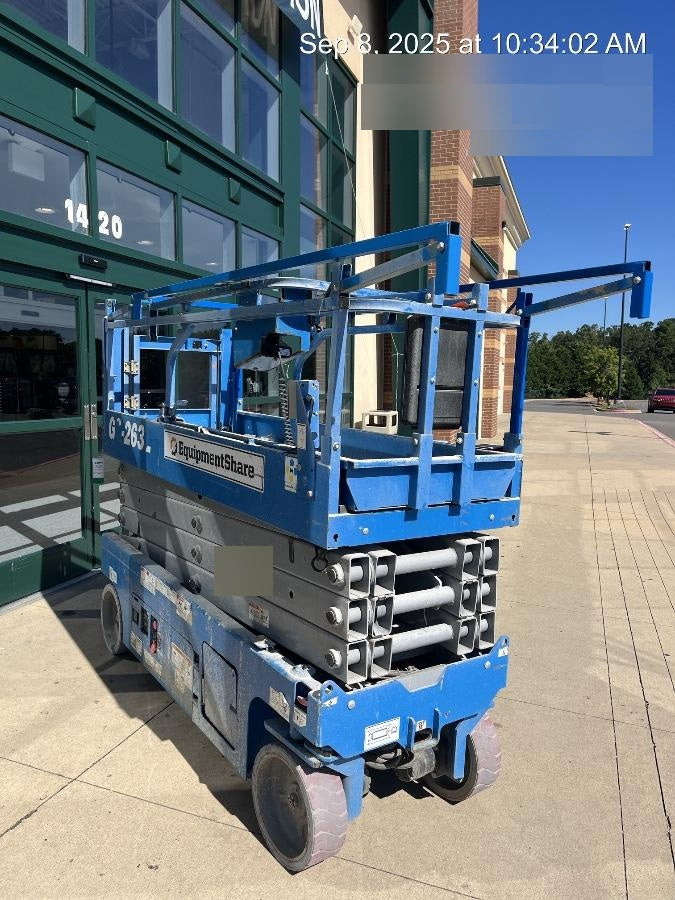 2019 Genie GS-2632 Folding rails with half height swing gate