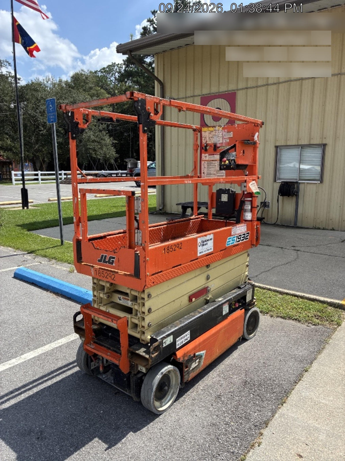 2021 JLG ES1932