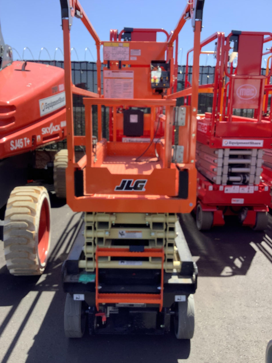 2022 JLG ES1932