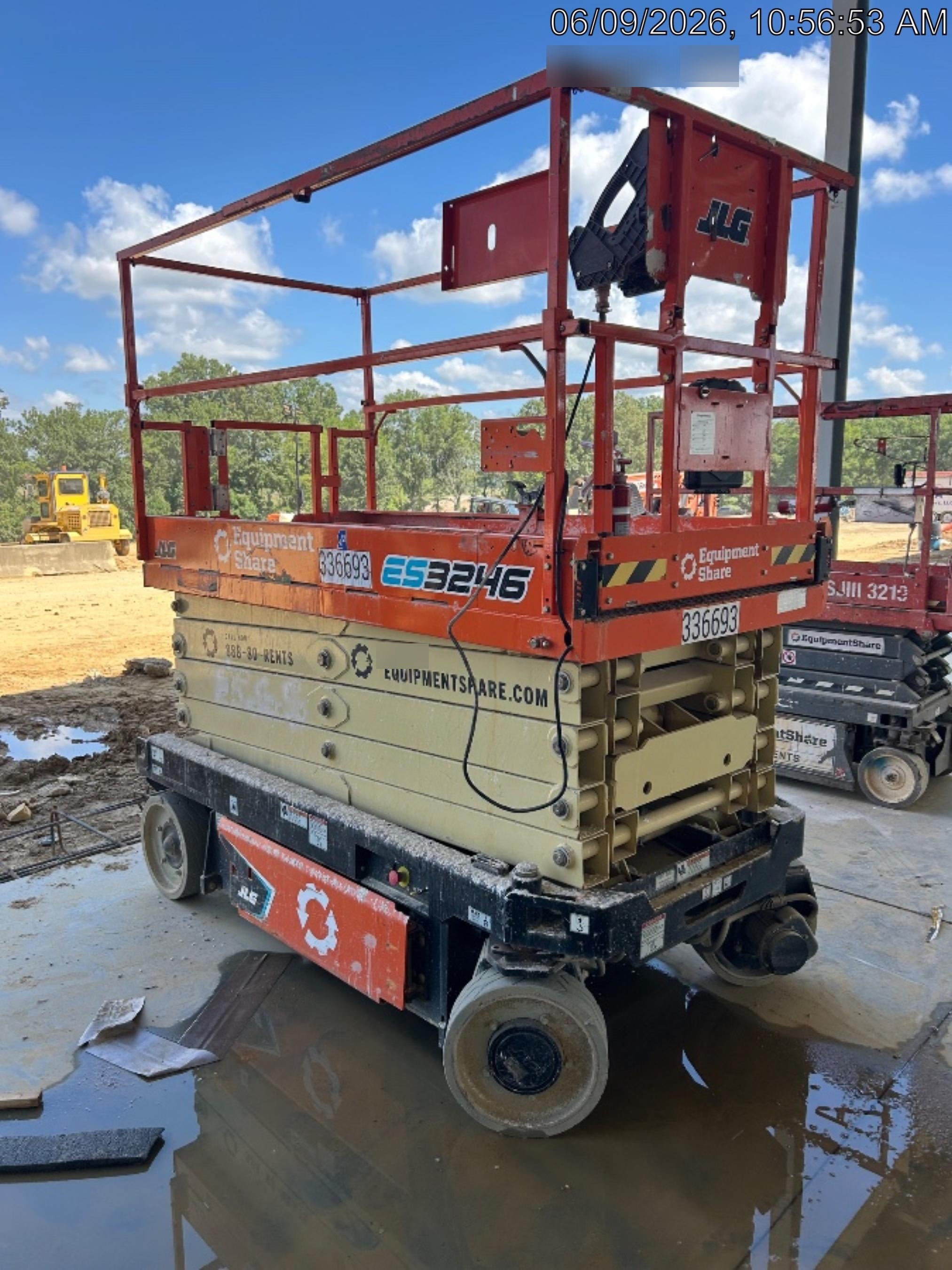 2023 JLG ES3246