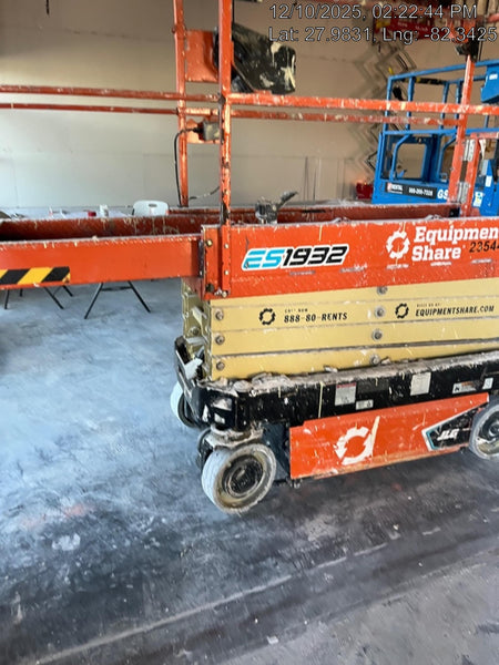 2022 JLG ES1932