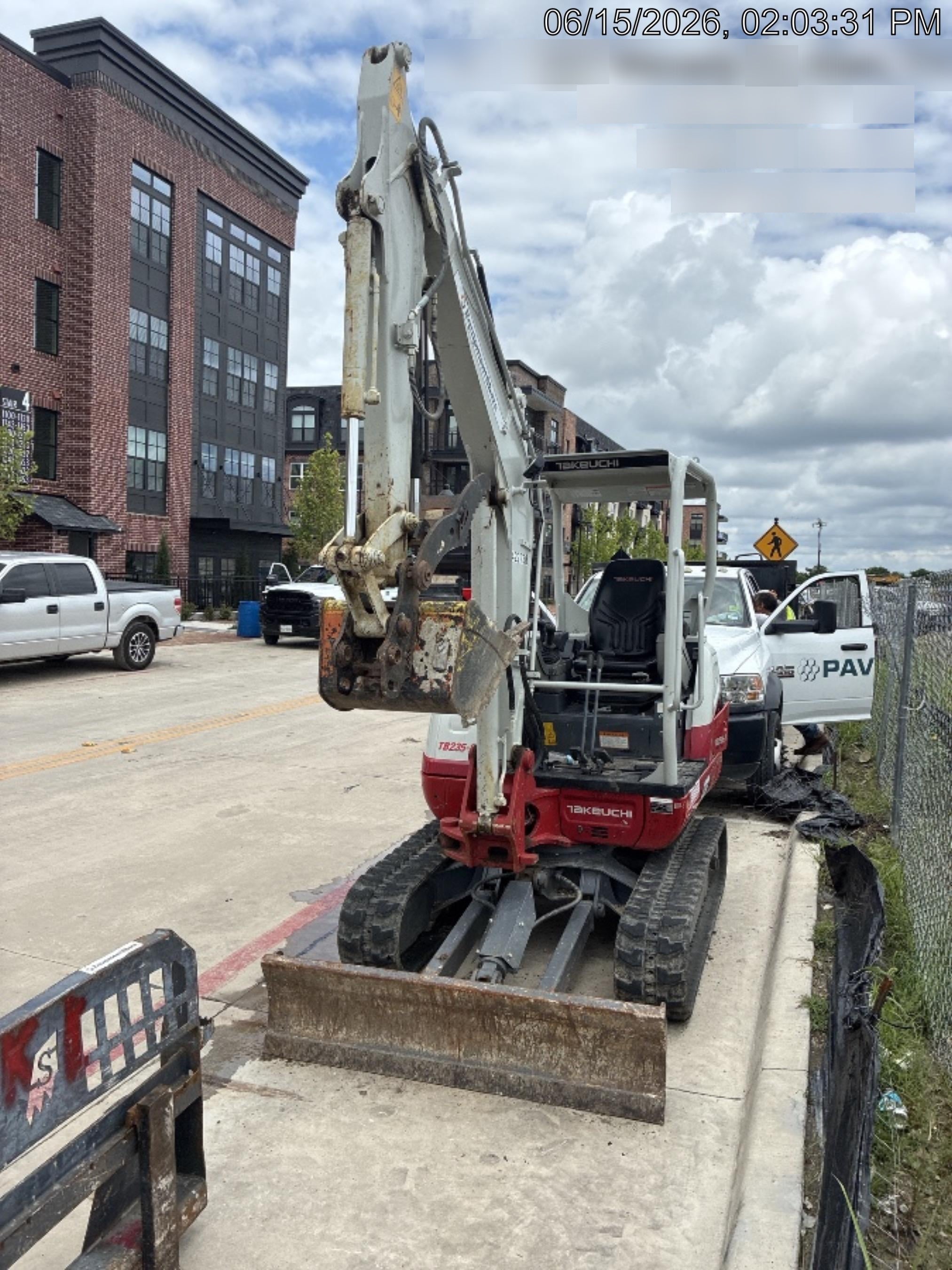 2024 TAKEUCHI TB235-2R