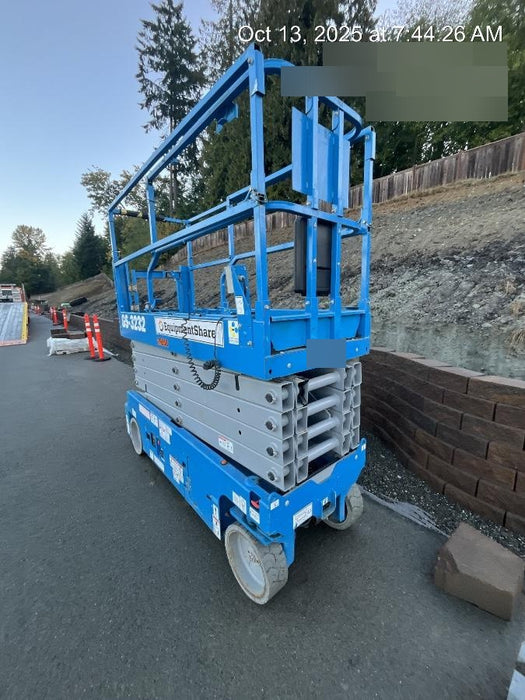 2020 Genie GS-3232 Standard, Folding half height swing gate, 800W Inverter