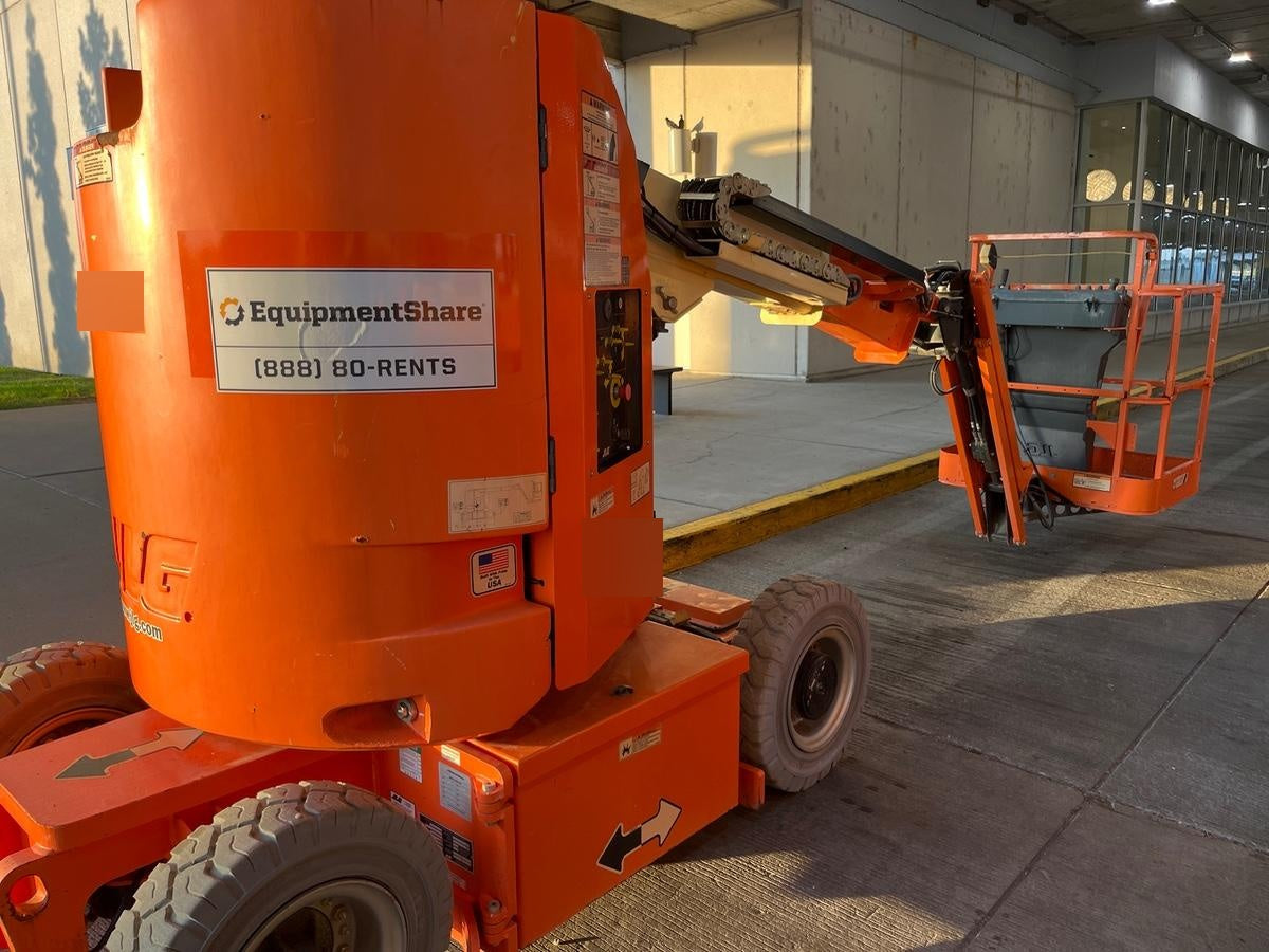 2019 JLG E300AJP