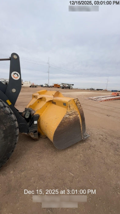 2019 John Deere 524L Cab/Heat/AIR, 3rd Function Hydraulics, Hydraulic JRB QC 2.75 Yd. Bucket, 60" Carriage/72" Forks