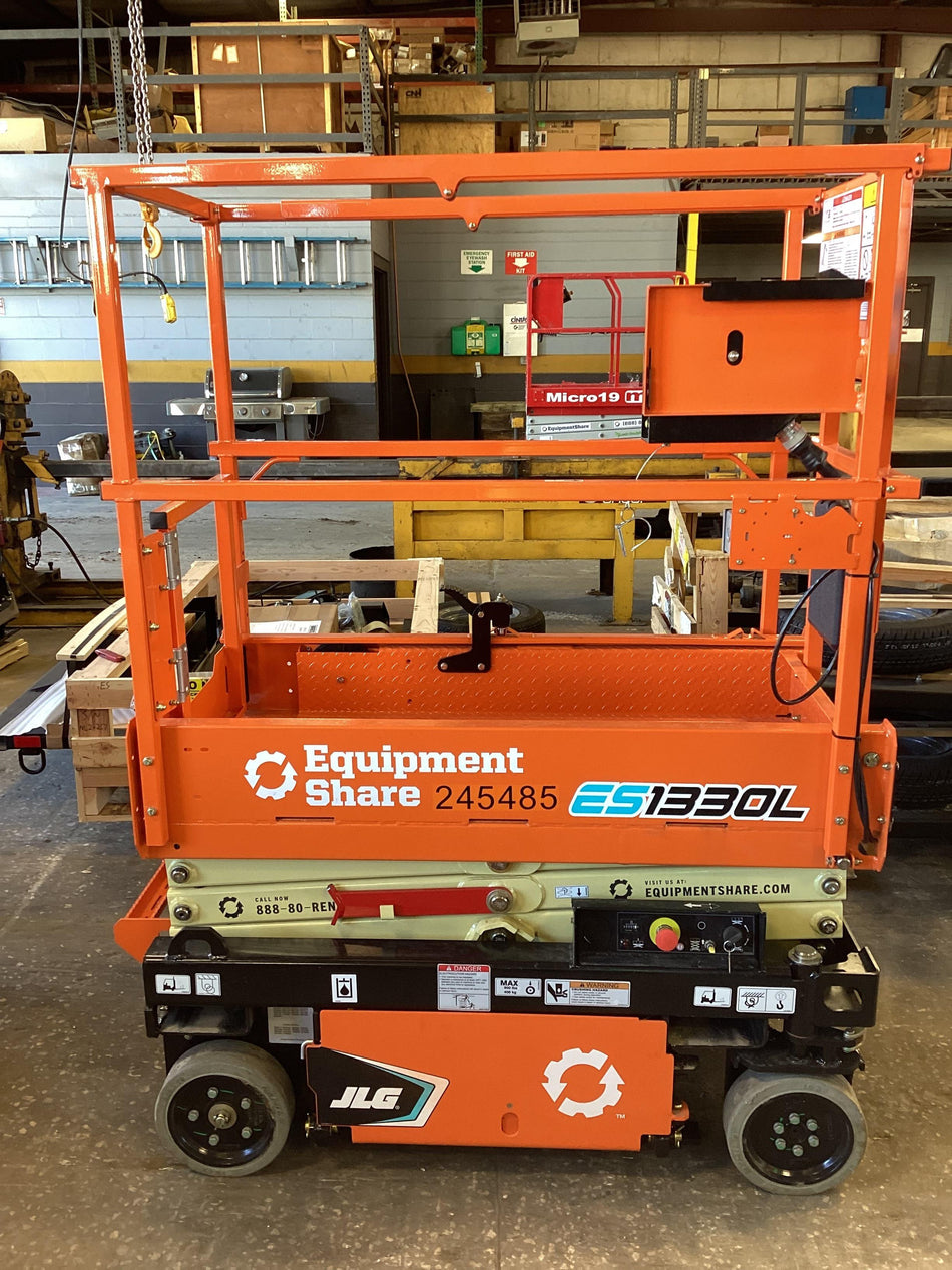 2022 JLG ES1330L