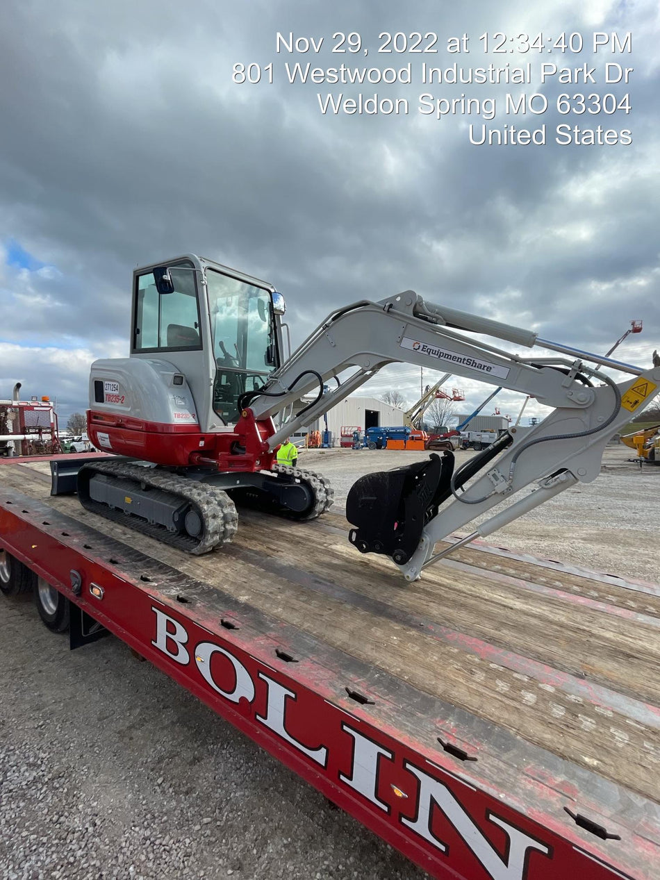 2022 TAKEUCHI TB235-2CR