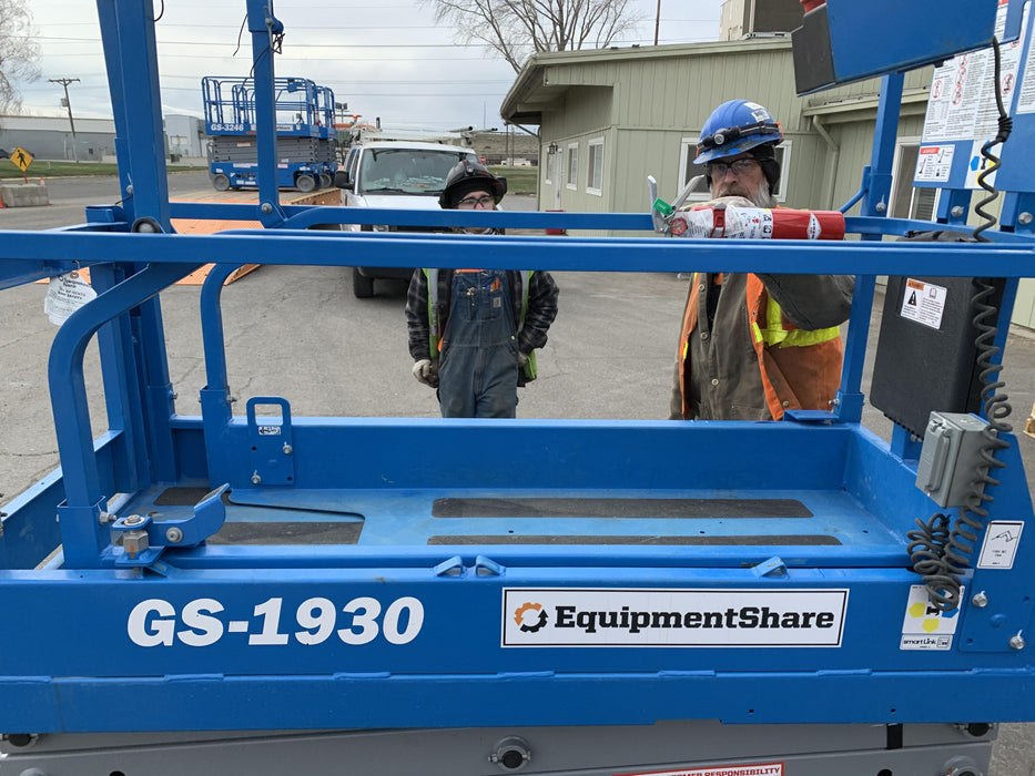 2020 Genie GS-1930 Solid Non Marking Tires, Beacon, Folding rails with half height swing gate, 800W Inverter