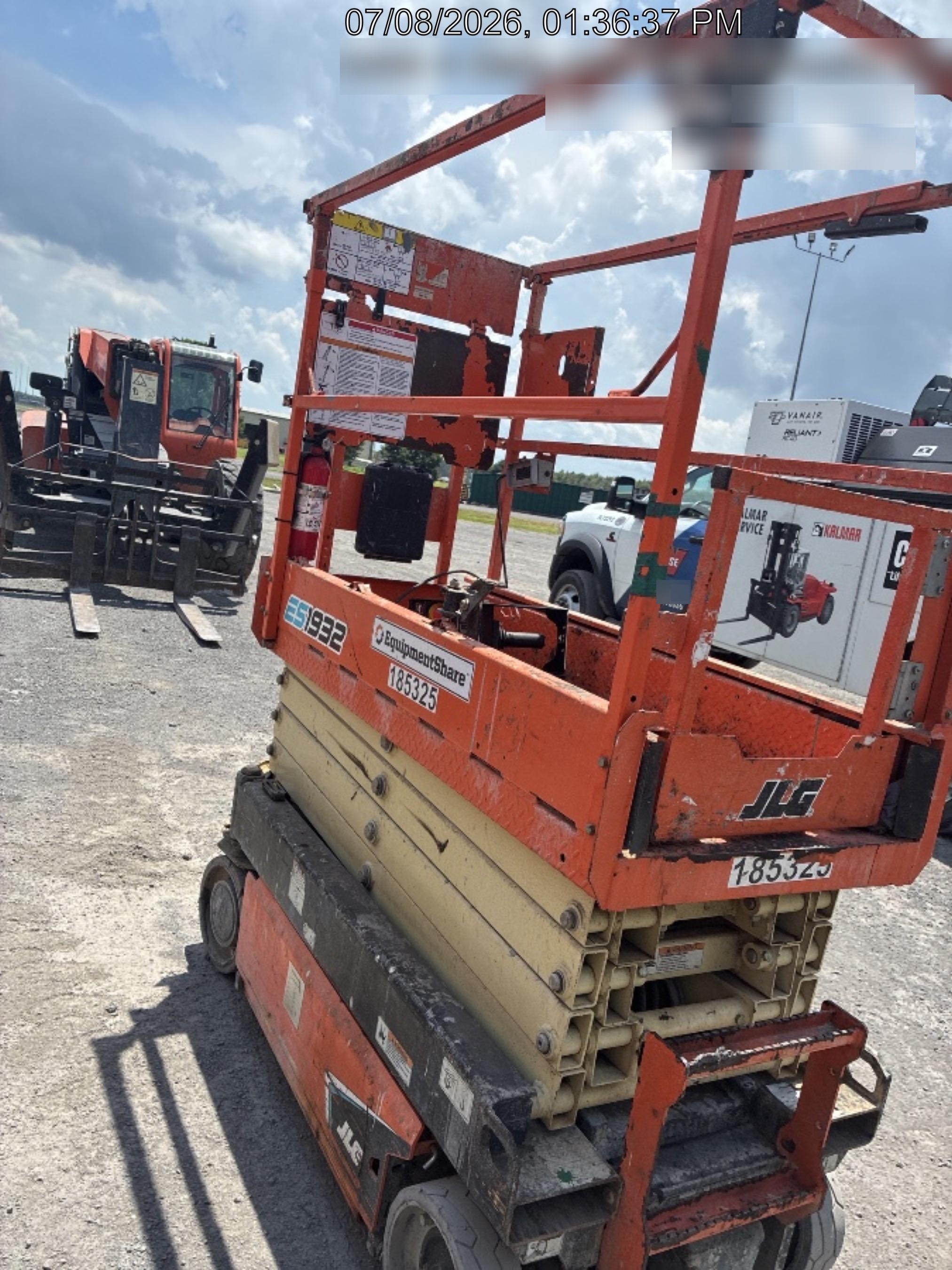 2021 JLG ES1932