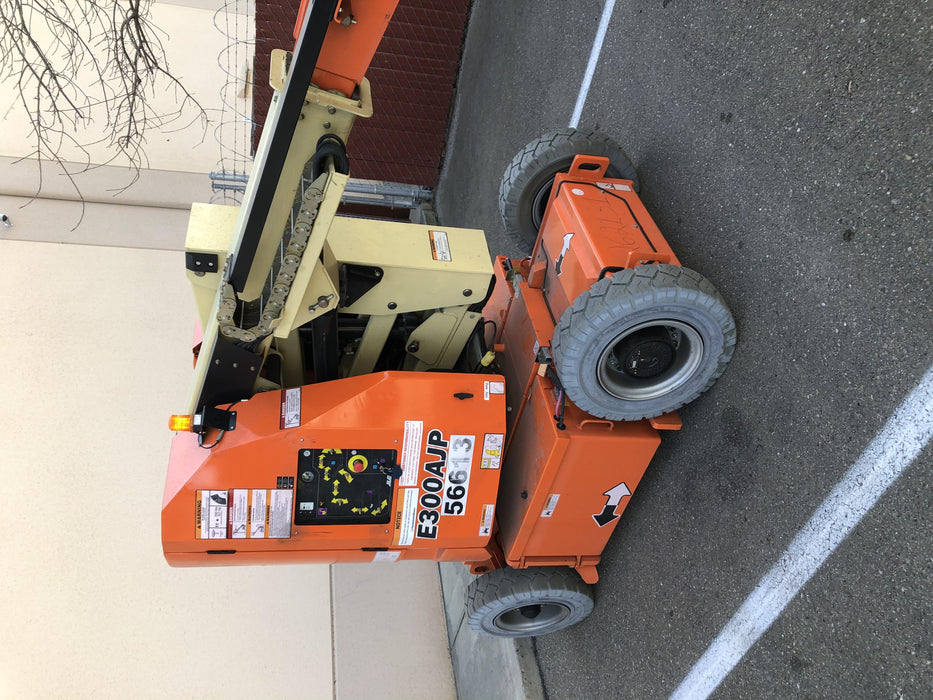 2020 JLG E300AJP