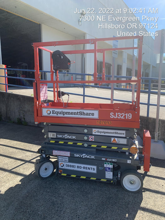 2020 Skyjack SJIII-3219 Solid NM Tires, Half height spring hinged entry gate, Dual Beacons, 800W Inverter