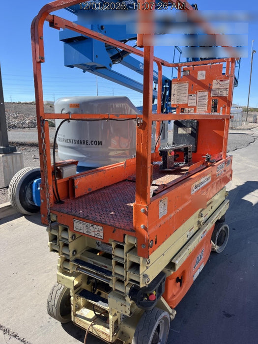 2016 JLG 1930ES Standard Options