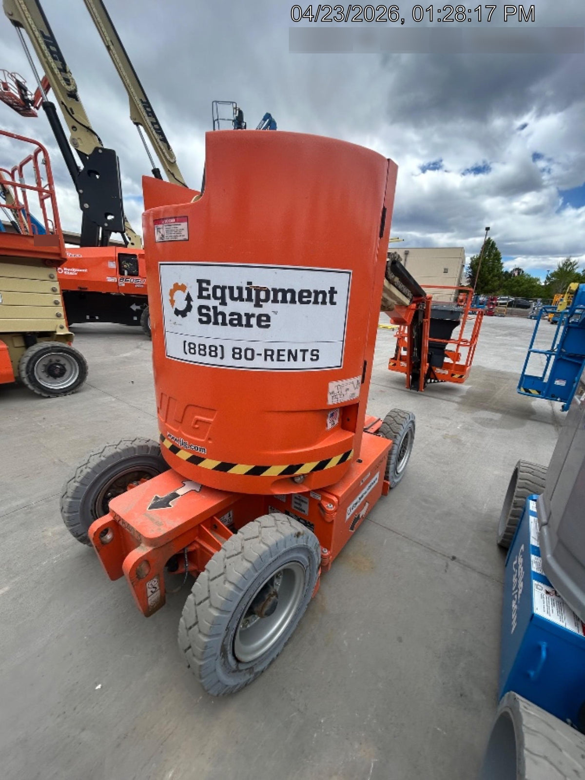 2022 JLG E300AJP