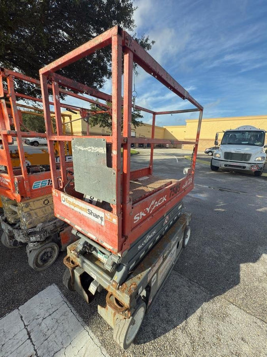 2018 Skyjack SJIII-3219 Skyjack SJIII3219 Scissor Lift w/Trojan Batteries