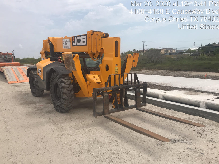 2019 JCB 512-56 109 HP w/CAB/HVAC, Beacon, Aux Hydraulics, Worklights, Solid Tires w/60" Carriage/Forks