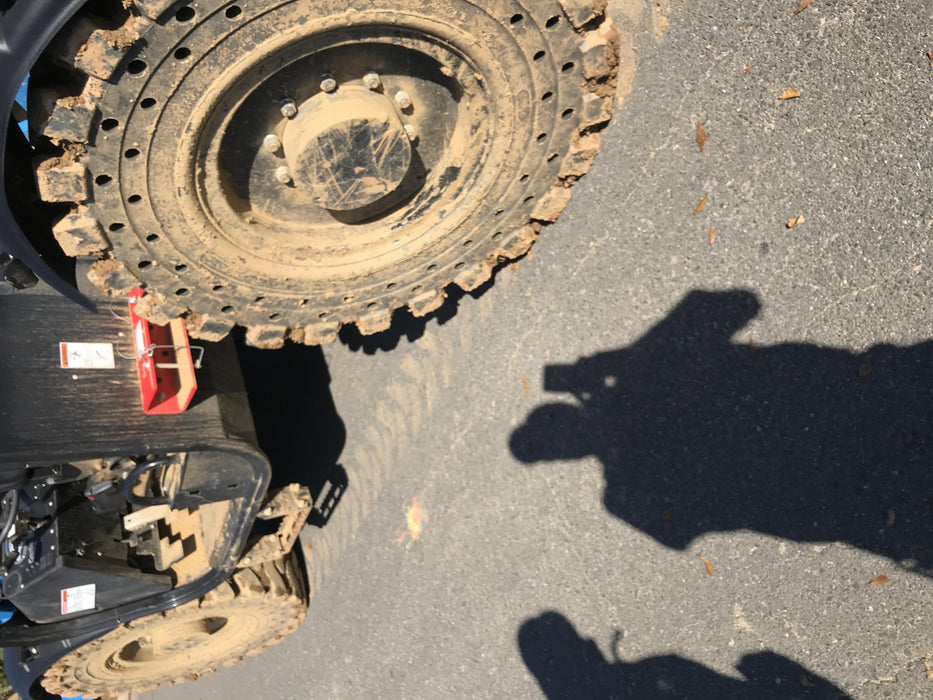 2019 Genie GTH-1056 Canopy, Solid RT Tires, LED Work Lights, Beacon 60" QA Carriage, 60" Forks