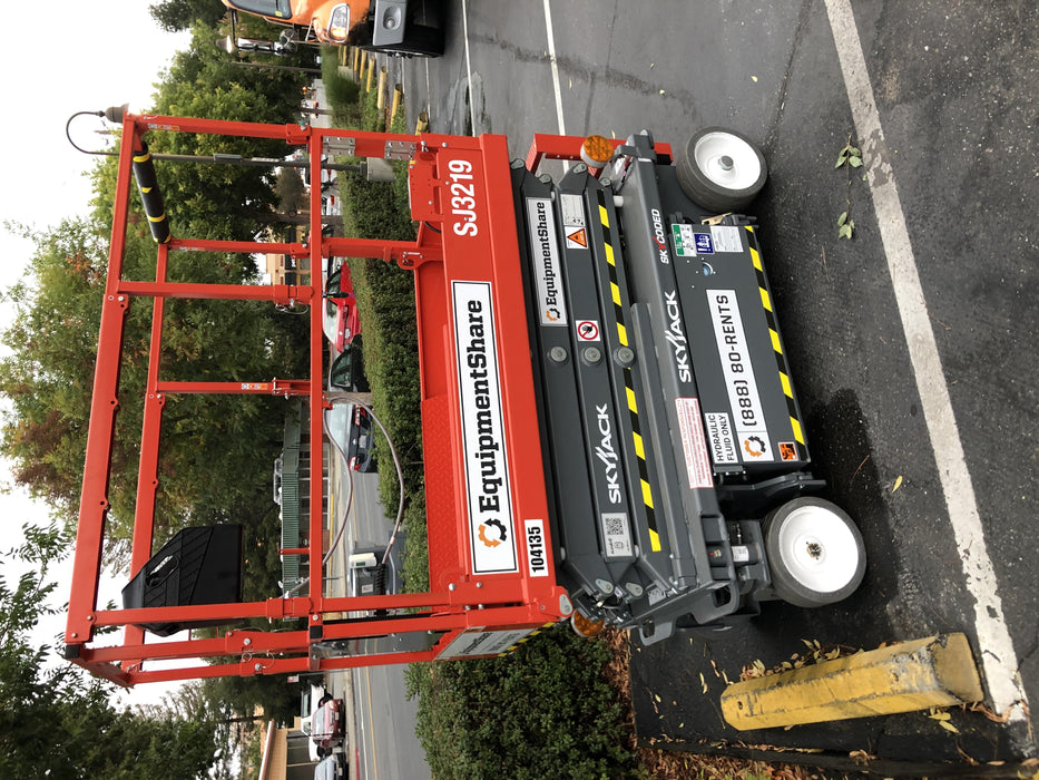 2020 Skyjack SJIII-3219 Solid NM Tires, Half height spring hinged entry gate, Dual Beacons, 800W Inverter