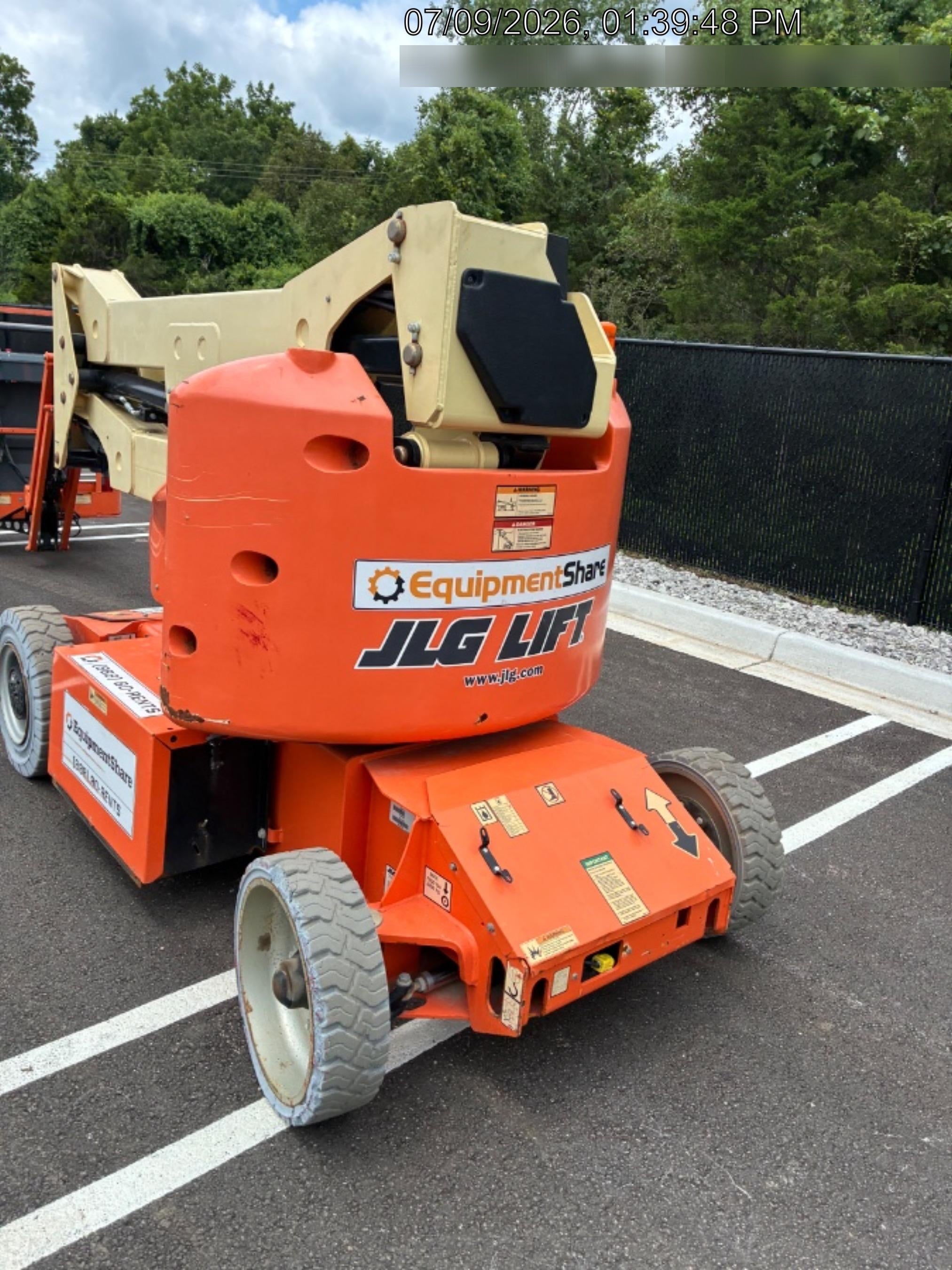2019 JLG E400AJPN