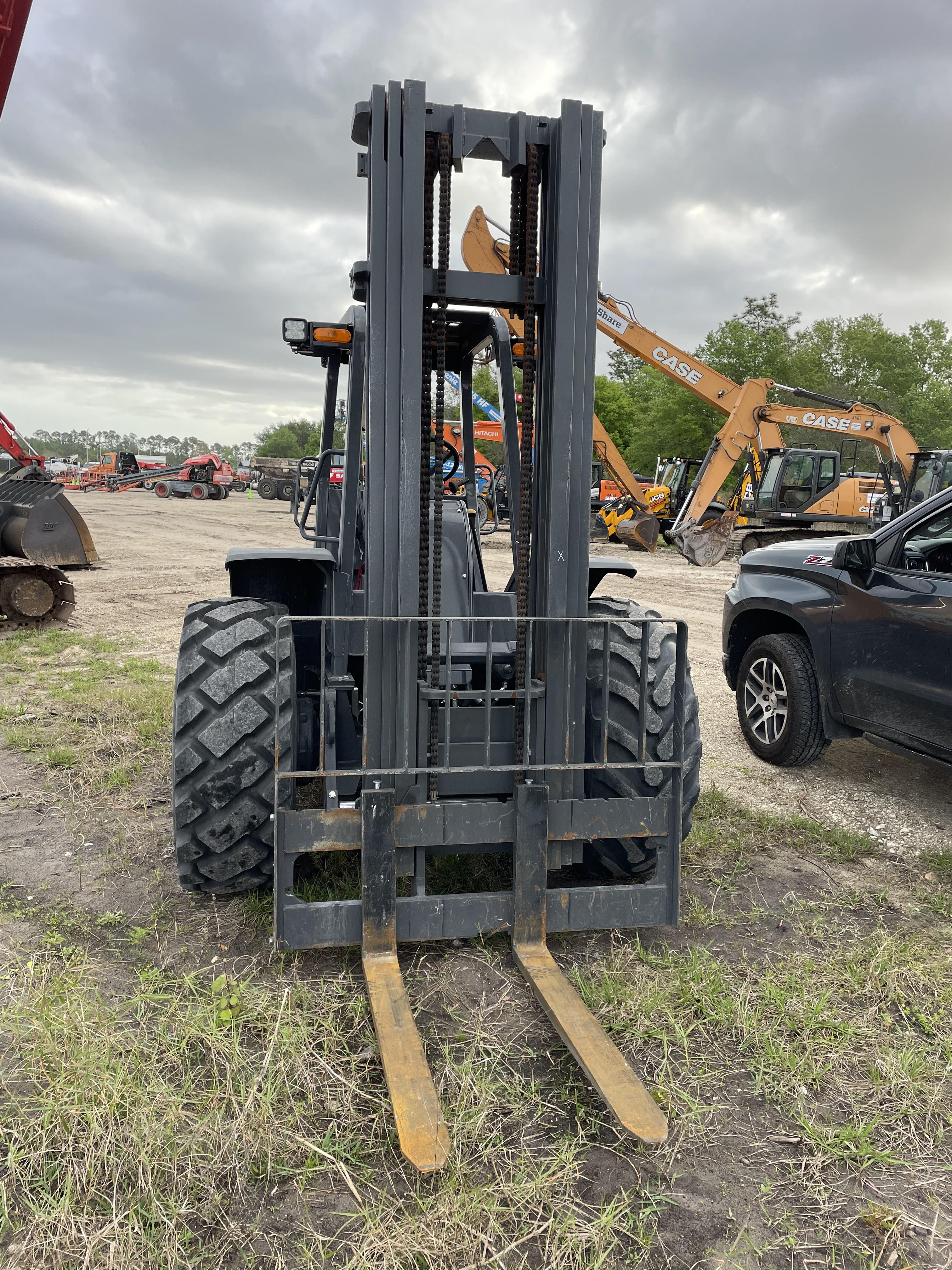 2023 CASE 588H