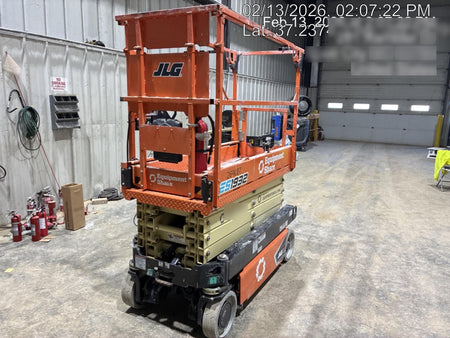2022 JLG ES1932