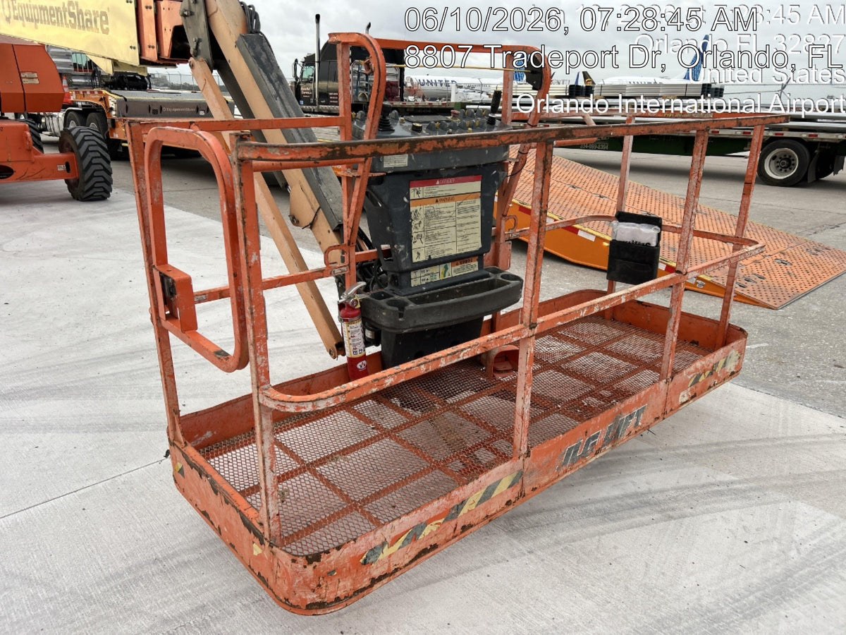 2022 JLG 860SJ