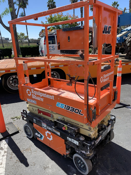 2022 JLG ES1330L