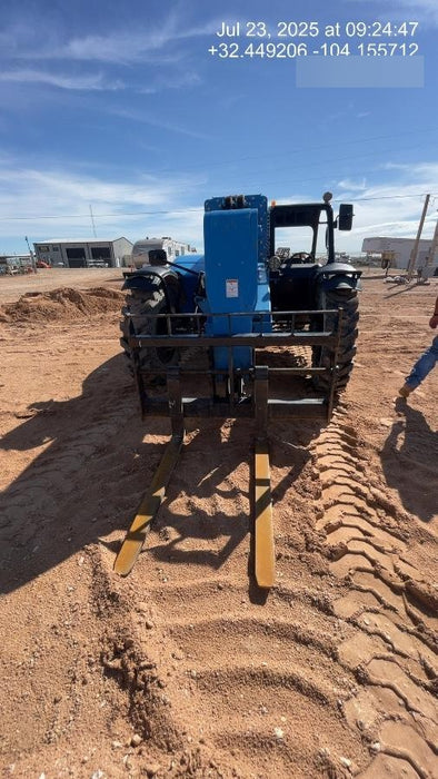 2018 Genie GTH-844 GTH-844 w/Open ROPS, Solid Tires, beacon/work lights, 60" carriage/forks