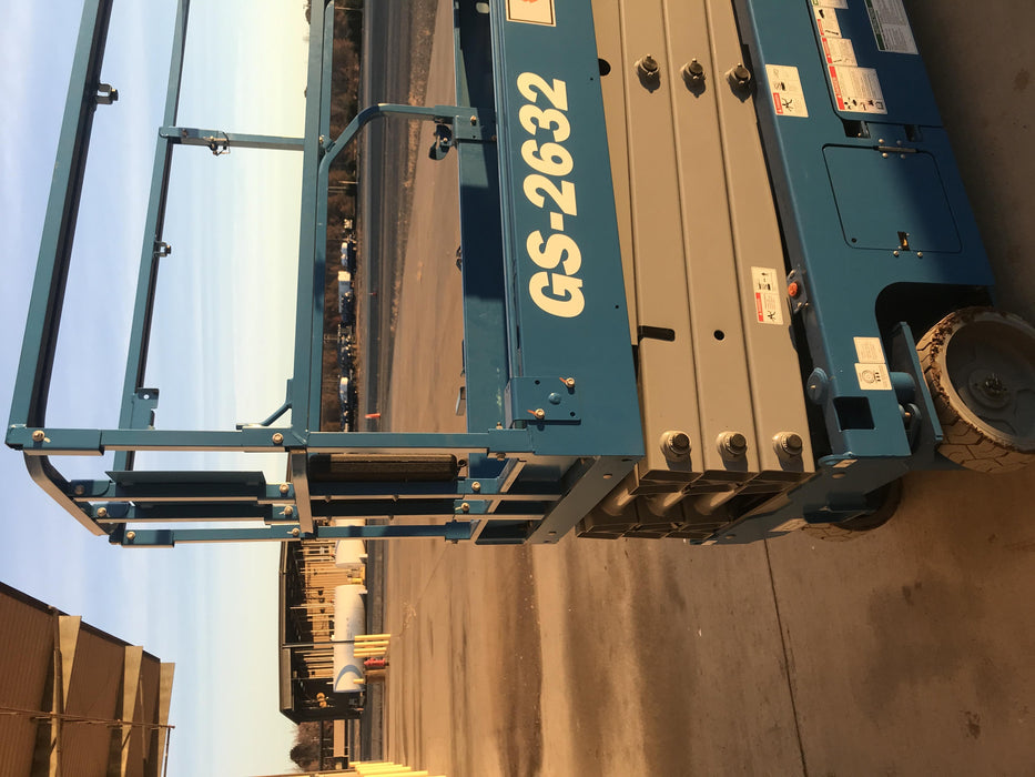 2019 Genie GS-2632 Folding rails with half height swing gate
