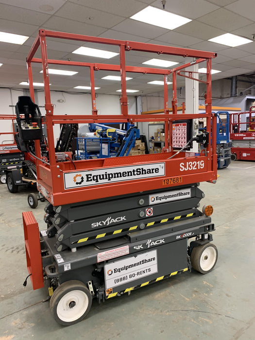 2020 Skyjack SJIII-3219 Solid NM Tires, Half height spring hinged entry gate, Dual Beacons, 800W Inverter