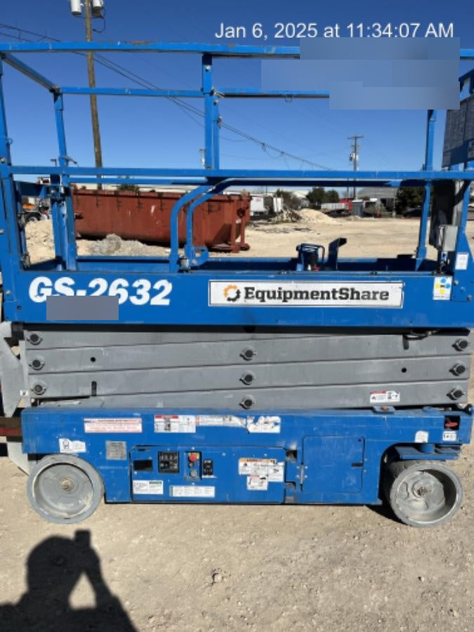 2019 Genie GS-2632 Folding rails with half height swing gate